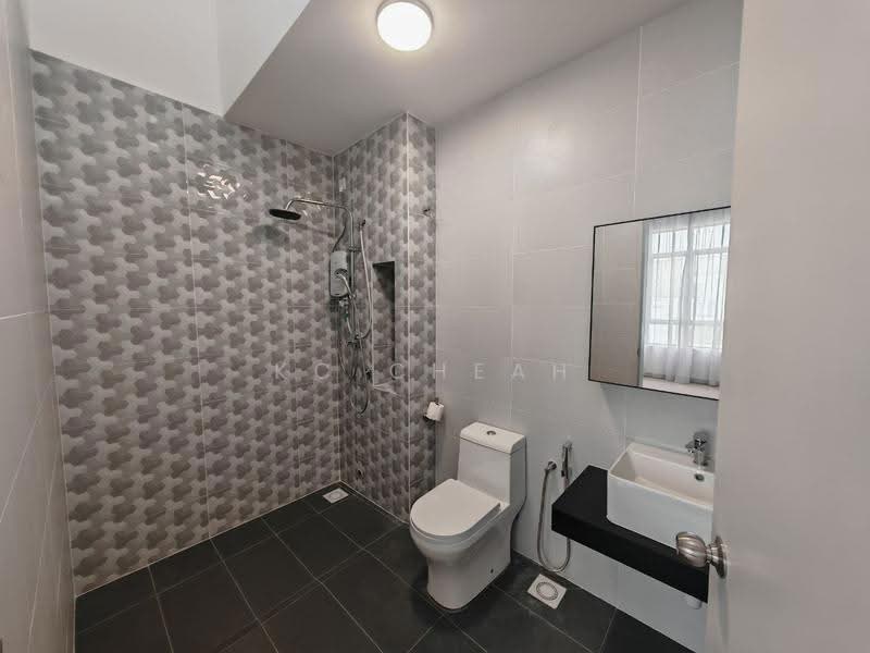 Rumah Teres 1-Tingkat untuk Disewa di Eco Grandeur (Puncak Alam) - KC Cheah - Bathroom - PropertyGuru.com.my