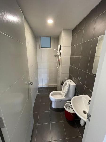 Kondominium untuk Disewa di Fairview Residence - Jovin Pang - Bathroom - PropertyGuru.com.my