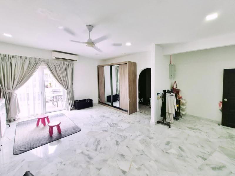 Bungalow House untuk Dijual di Seksyen 8 (Shah Alam) - Adzura Zamedin - Living Room - PropertyGuru.com.my