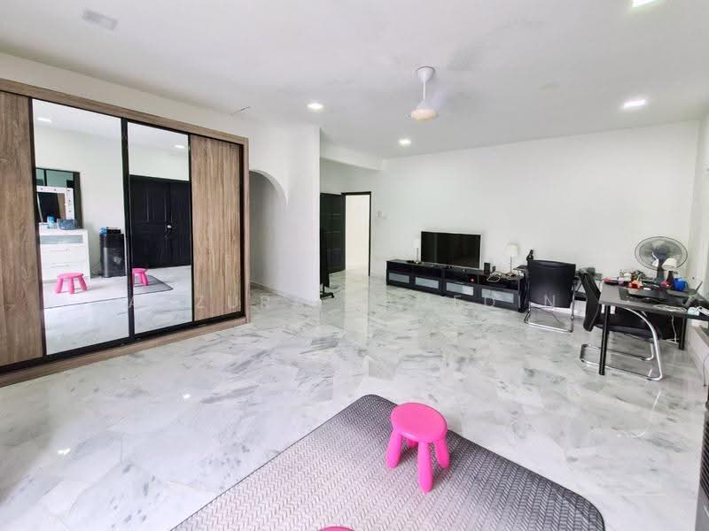 Bungalow House untuk Dijual di Seksyen 8 (Shah Alam) - Adzura Zamedin - Living Room - PropertyGuru.com.my