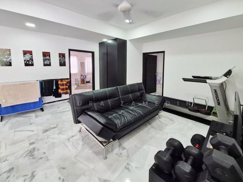Bungalow House untuk Dijual di Seksyen 8 (Shah Alam) - Adzura Zamedin - Living Room - PropertyGuru.com.my