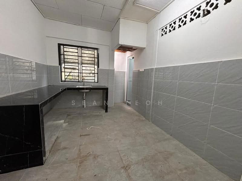 Rumah Teres 2-Tingkat untuk Dijual di Taman Nora (Ulu Tiram) - Sean Yeoh - Kitchen - PropertyGuru.com.my