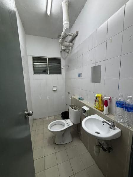 Pangsapuri untuk Disewa di Suria Permai - Yk Yong - Bathroom - PropertyGuru.com.my