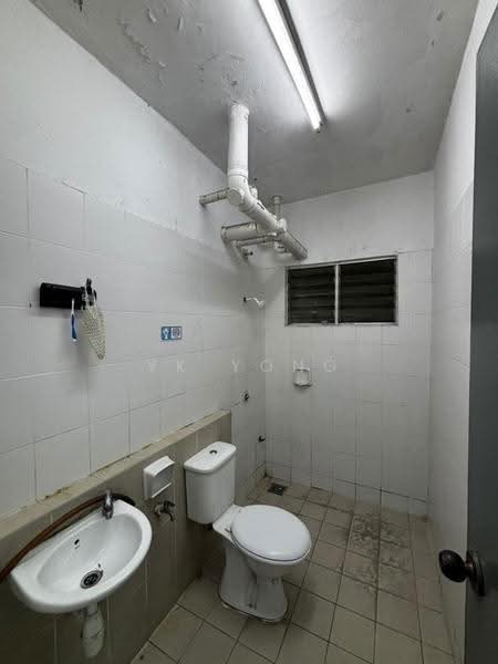 Pangsapuri untuk Disewa di Suria Permai - Yk Yong - Bathroom - PropertyGuru.com.my