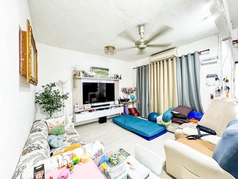 Rumah Teres 2-Tingkat untuk Dijual di Taman Selayang Indah (Selayang) - Azli Ibrahim - Living Room - PropertyGuru.com.my