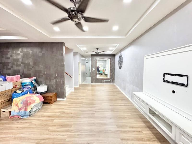 Rumah Teres 2-Tingkat untuk Dijual di Seksyen 7 (Shah Alam) - Riza Ahmad - Living Room - PropertyGuru.com.my