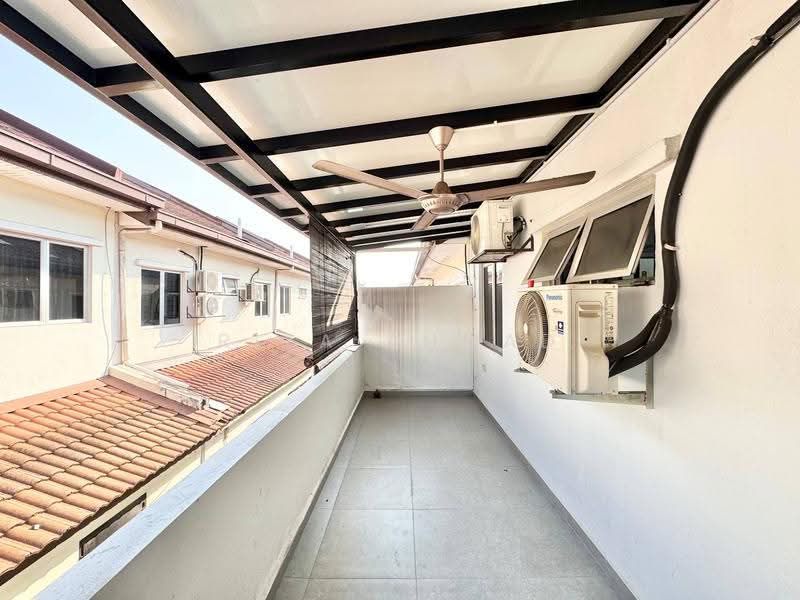 Rumah Teres 2-Tingkat untuk Dijual di Seksyen 7 (Shah Alam) - Riza Ahmad - Balcony - PropertyGuru.com.my