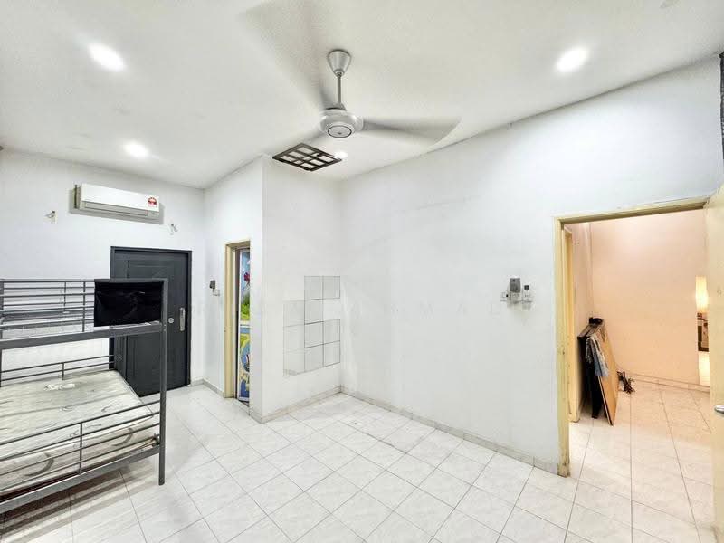 Rumah Teres 2-Tingkat untuk Dijual di Seksyen 7 (Shah Alam) - Riza Ahmad - Bedroom - PropertyGuru.com.my