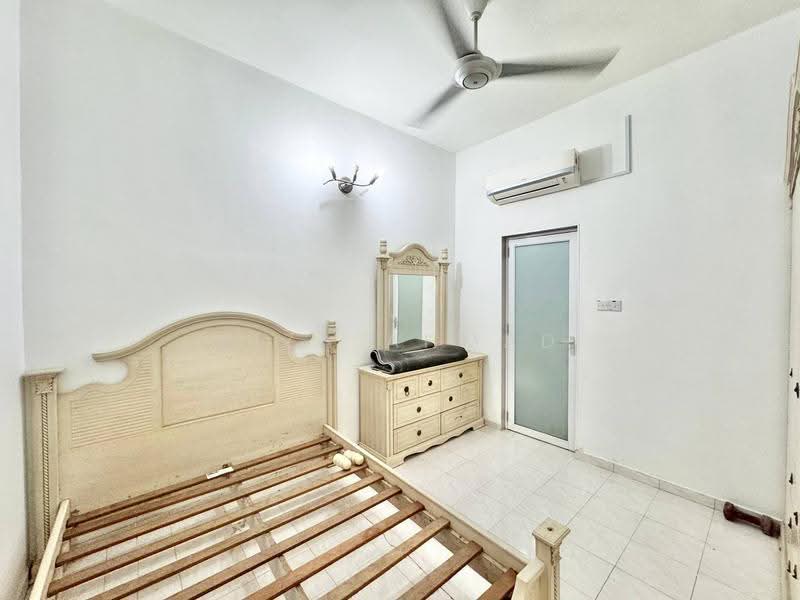 Rumah Teres 2-Tingkat untuk Dijual di Seksyen 7 (Shah Alam) - Riza Ahmad - Bedroom - PropertyGuru.com.my