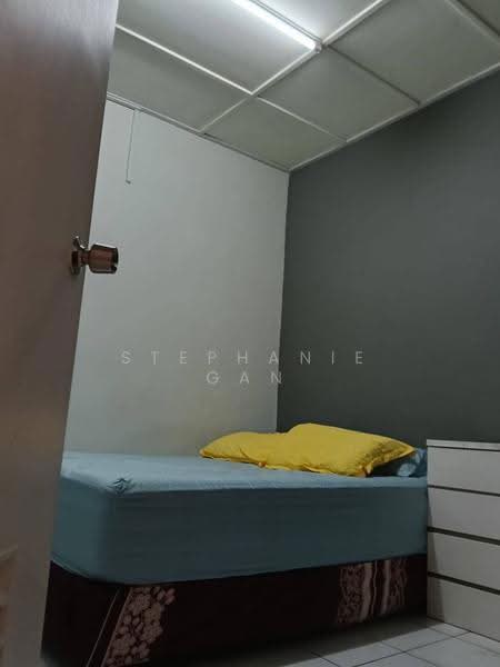 Rumah Teres 1.5-Tingkat untuk Dijual di Taman Molek (Johor Bahru) - Stephanie Gan - Bedroom - PropertyGuru.com.my