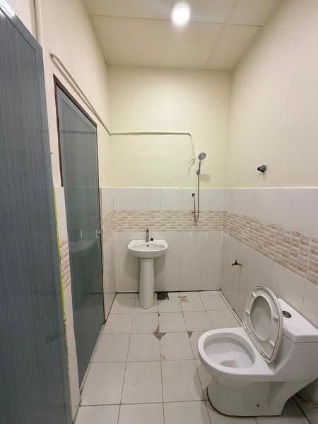 Rumah Teres untuk Dijual di Metro City (Kuching) - Wilson Ting - Bathroom - PropertyGuru.com.my