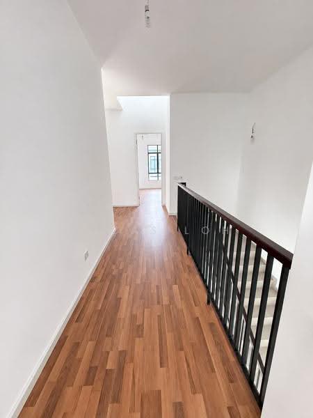 Rumah Berkembar untuk Dijual di Kuala Selangor (Selangor) - Lucas Loh - Corridor - PropertyGuru.com.my