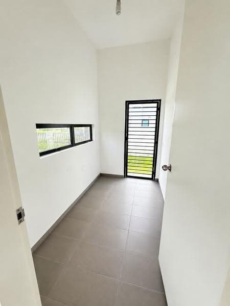 Rumah Berkembar untuk Dijual di Kuala Selangor (Selangor) - Lucas Loh - Entrance - PropertyGuru.com.my