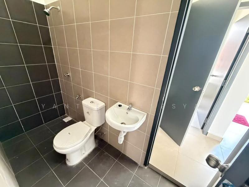 Rumah Teres untuk Dijual di Dengkil (Selangor) - Yantie Qaleesya - Bathroom - PropertyGuru.com.my