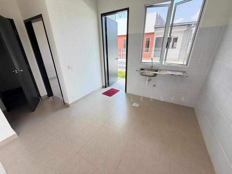 Rumah Teres untuk Dijual di Dengkil (Selangor) - Yantie Qaleesya - Kitchen - PropertyGuru.com.my
