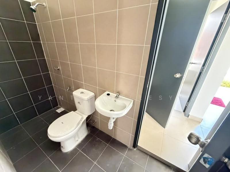 Rumah Teres untuk Dijual di Dengkil (Selangor) - Yantie Qaleesya - Bathroom - PropertyGuru.com.my