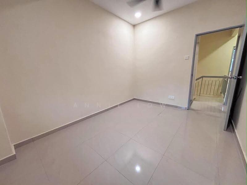 Rumah Teres 2-Tingkat untuk Dijual di Taman Anggerik (Tampoi) - Annie Low - Interior - PropertyGuru.com.my
