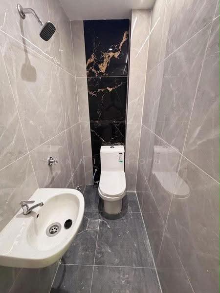 Rumah Teres 2-Tingkat untuk Dijual di Taman Anggerik (Tampoi) - Annie Low - Bathroom - PropertyGuru.com.my