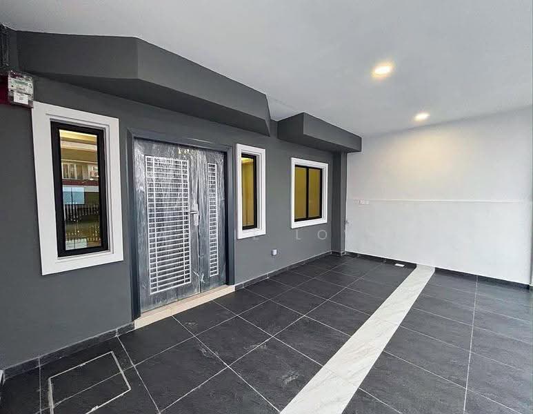 Rumah Teres 2-Tingkat untuk Dijual di Taman Anggerik (Tampoi) - Annie Low - Entrance - PropertyGuru.com.my