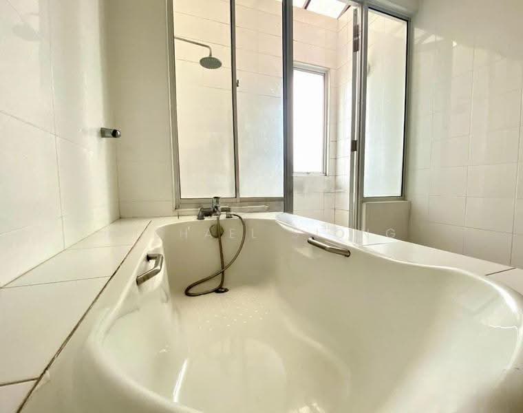 Rumah Berkembar untuk Disewa di Anggun (Rawang) - Michael Siong - Bathroom - PropertyGuru.com.my