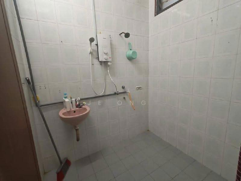 Rumah Teres 1-Tingkat untuk Dijual di Taman Ungku Tun Aminah (Skudai) - JE ONG - Bathroom - PropertyGuru.com.my