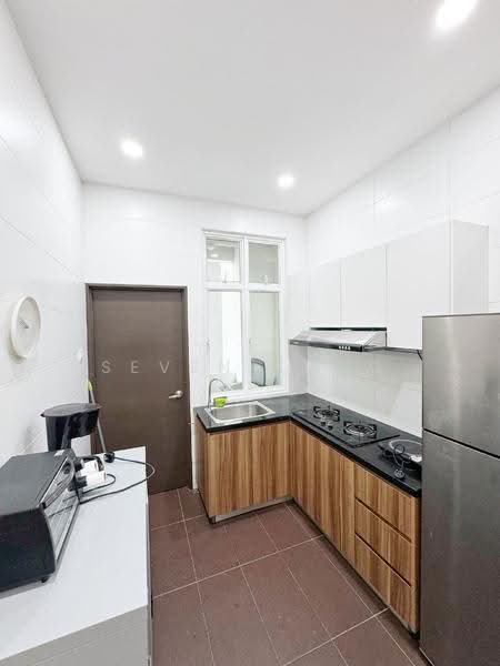Kondominium untuk Disewa di M Condominium @ Larkin - Seven Kong - Kitchen - PropertyGuru.com.my