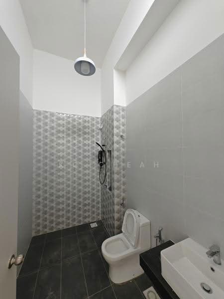 1-storey Terraced House for Rent in Eco Grandeur (Puncak Alam) - KC Cheah - Bathroom - PropertyGuru.com.my