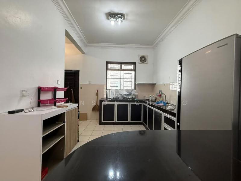 2-storey Terraced House for Sale in Taman Mount Austin (Tebrau) - Johnson Chong - Kitchen - PropertyGuru.com.my