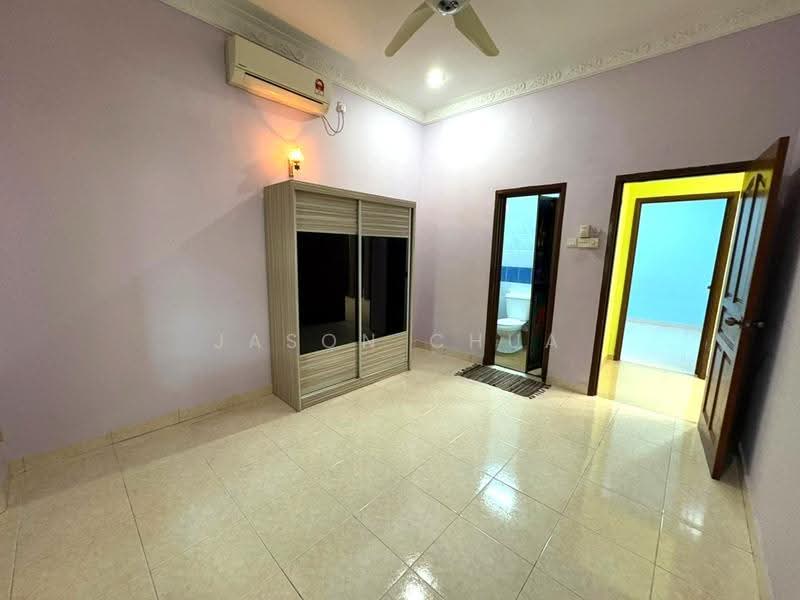 1-storey Terraced House for Sale in Taman Bestari Indah (Ulu Tiram) - Jason Chua - Bedroom - PropertyGuru.com.my