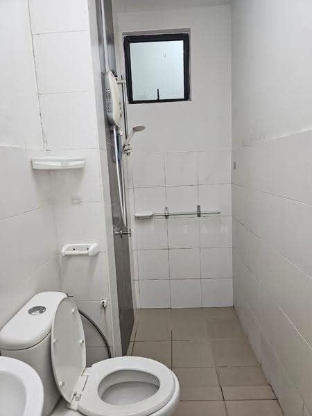 Kediaman Servis untuk Dijual di Jentayu Residensi @ Tampoi - Terry Tan - Bathroom - PropertyGuru.com.my