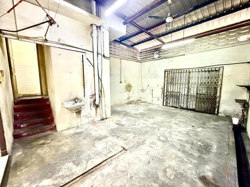 Shop for Sale in Kluang (Johor) - Shanel Tee - Interior - PropertyGuru.com.my