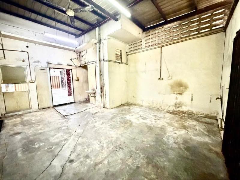Shop for Sale in Kluang (Johor) - Shanel Tee - Interior - PropertyGuru.com.my