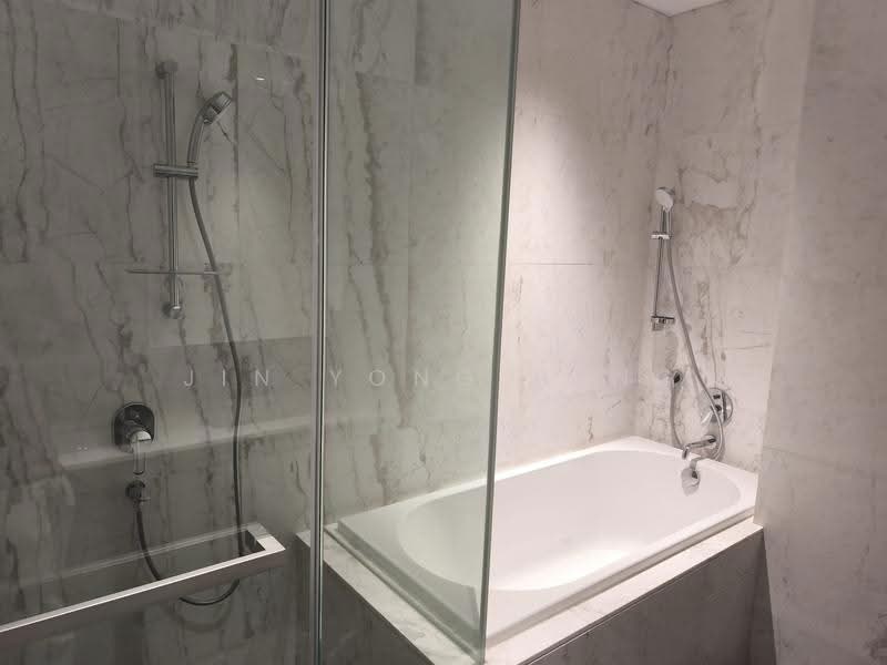 Kediaman Servis untuk Dijual di SO Sofitel Kuala Lumpur Residences - Jin Yong Heng - Bathroom - PropertyGuru.com.my