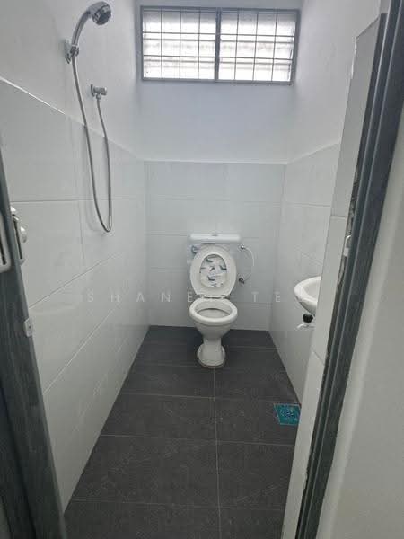 1-storey Terraced House for Sale in Taman Puteri (Kluang) - Shanel Tee - Bathroom - PropertyGuru.com.my