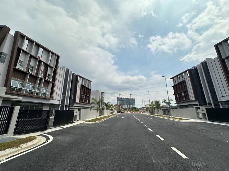 Semi-D Factory for Rent in Puchong (Selangor) - Delenn Chung - Exterior - PropertyGuru.com.my