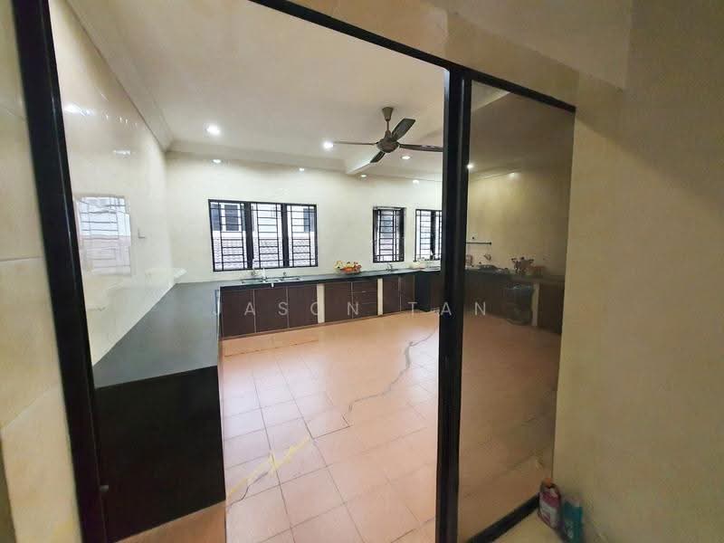 Rumah Teres 2-Tingkat untuk Disewa di Taman Puncak Jalil (Seri Kembangan) - Jason Tan - Kitchen - PropertyGuru.com.my