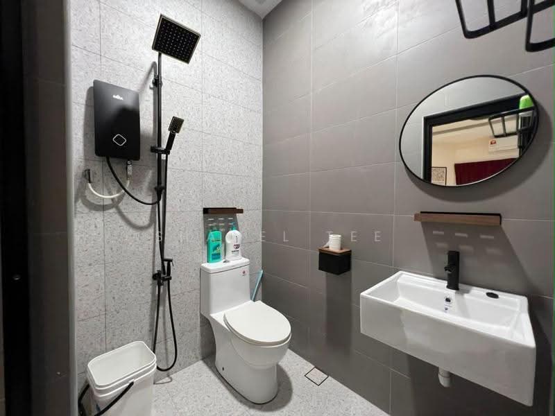 1-storey Terraced House for Sale in Taman Gunung Lambak (Kluang) - Shanel Tee - Bathroom - PropertyGuru.com.my