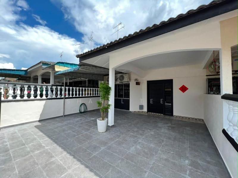 1-storey Terraced House for Sale in Taman Gunung Lambak (Kluang) - Shanel Tee - Exterior - PropertyGuru.com.my