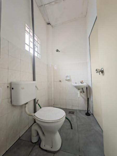 2-storey Terraced House for Sale in Bandar Baru Kundang (Rawang) - Tiffany Yang - Bathroom - PropertyGuru.com.my