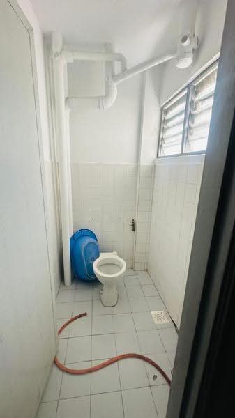 Rumah Flat untuk Dijual di Jalan Haji Manan Flat - Shanel Tee - Bathroom - PropertyGuru.com.my