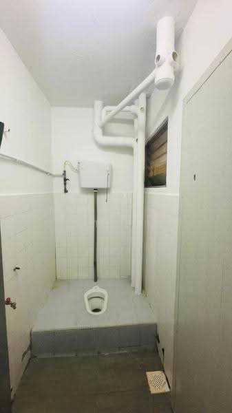 Rumah Flat untuk Dijual di Jalan Haji Manan Flat - Shanel Tee - Bathroom - PropertyGuru.com.my