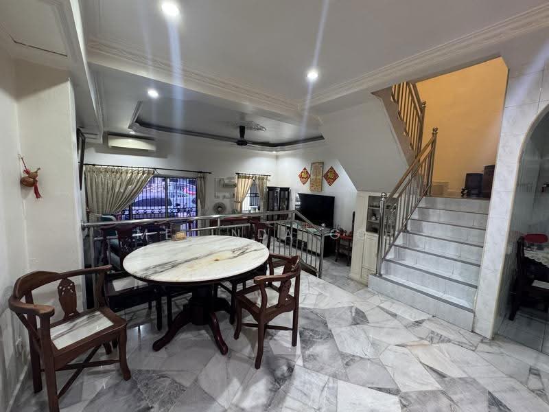 2-storey Terraced House for Sale in Taman Putra Indah (Seri Kembangan) - Melinda Goh - Living Room - PropertyGuru.com.my