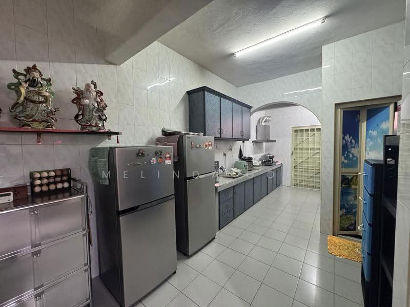 2-storey Terraced House for Sale in Taman Putra Indah (Seri Kembangan) - Melinda Goh - Kitchen - PropertyGuru.com.my