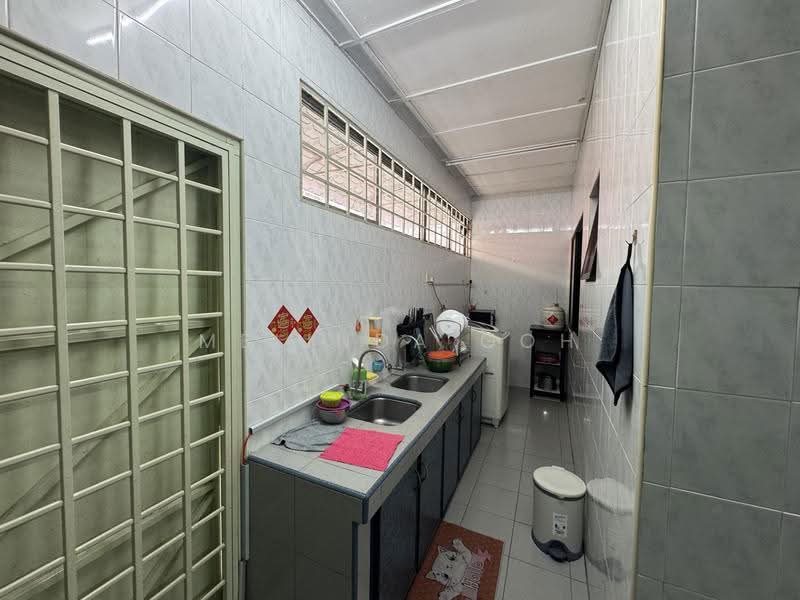 2-storey Terraced House for Sale in Taman Putra Indah (Seri Kembangan) - Melinda Goh - Kitchen - PropertyGuru.com.my