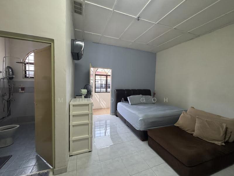 2-storey Terraced House for Sale in Taman Putra Indah (Seri Kembangan) - Melinda Goh - Bedroom - PropertyGuru.com.my