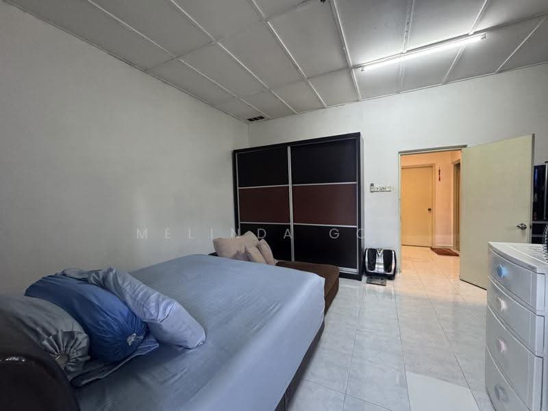 2-storey Terraced House for Sale in Taman Putra Indah (Seri Kembangan) - Melinda Goh - Bedroom - PropertyGuru.com.my