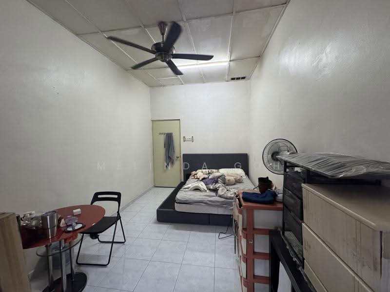 2-storey Terraced House for Sale in Taman Putra Indah (Seri Kembangan) - Melinda Goh - Bedroom - PropertyGuru.com.my