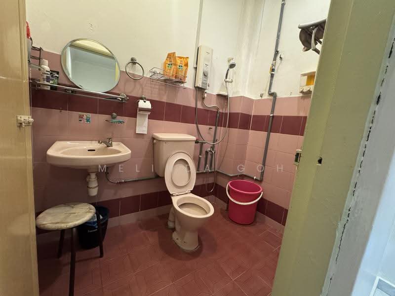 2-storey Terraced House for Sale in Taman Putra Indah (Seri Kembangan) - Melinda Goh - Bathroom - PropertyGuru.com.my