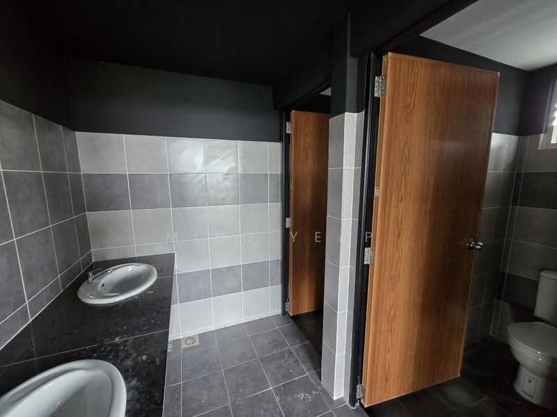 Shop for Rent in Taman Molek (Johor Bahru) - Ming Yeap - Bathroom - PropertyGuru.com.my