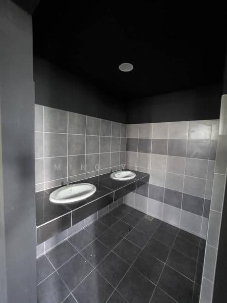 Shop for Rent in Taman Molek (Johor Bahru) - Ming Yeap - Bathroom - PropertyGuru.com.my